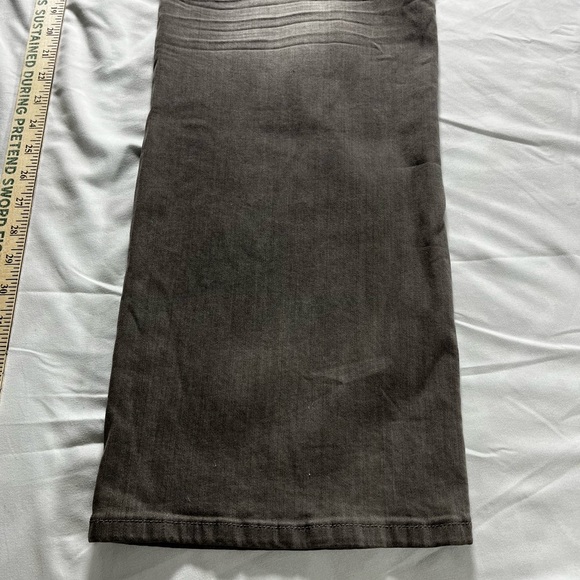 Barbell Men's Relaxed Athletic Fit Jeans - Concrete in color NWT - Picture 12 of 14